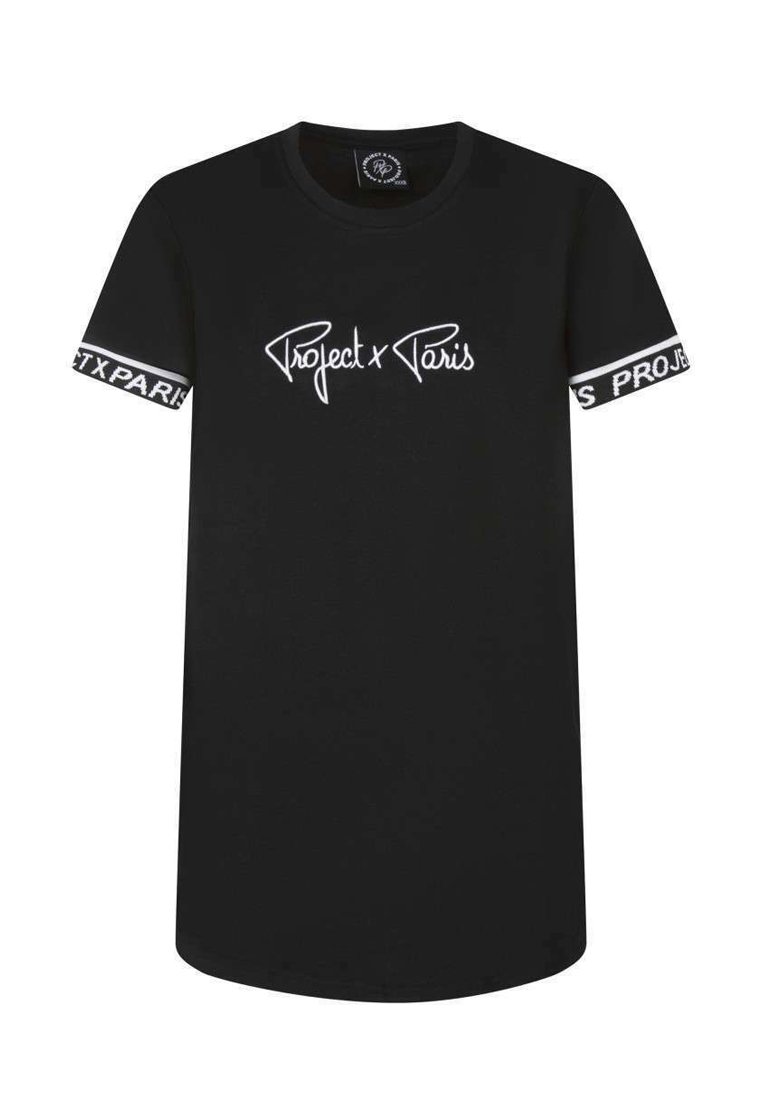 T-shirt noir à manches courtes avec un col rond, affichant du texte en cursive blanche "Project x Paris" à l'avant et des accents de marque sur les manches.