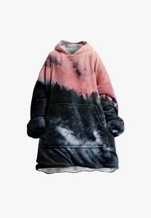 Ylisuuri huppari, jossa on vaaleanpunainen ja musta gradienttimuotoilu metsämustekuvioilla, valmistettu pehmeästä fleecekankaasta ja tilavalla etutaskulla.