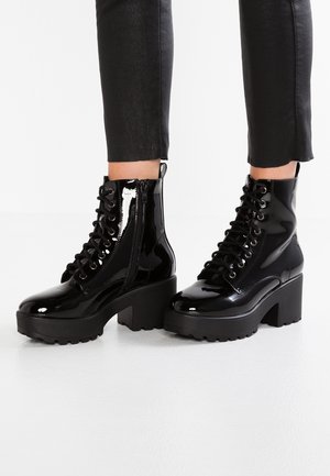 Stivaletti con plateau - black