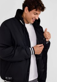 RESPECT DETACHABLE HOOD AND FRONT POCKETS - Winter jacket - black