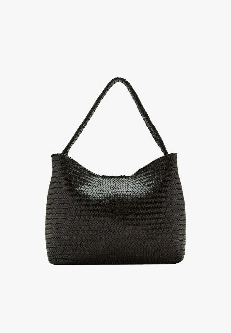 Sac bandoulière en cuir noir tressé avec une lanière unique tressée et une forme douce et rectangulaire arrondie.