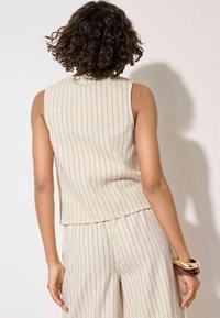 Friends Like These REGULAR FIT - STRIPE - Weste - cream
