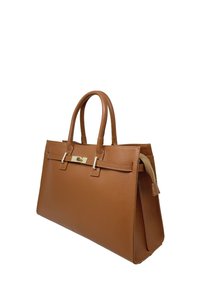 Brązowa skórzana torba tote z podwójnymi uchwytami u góry, złotymi akcentami, wyraźnym kształtem i boczną kieszenią na zamek błyskawiczny. Teksturowana powierzchnia.