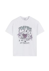 Camiseta blanca de algodón con mangas cortas que presenta una impresión gráfica de un corazón y calaveras; el texto dice "SCAPERS" y "NO PERSIGAS, SOLO ACTÚA."