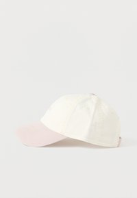 Bawełniana czapka z daszkiem, biała góra z różowym otokiem, regulowany pasek z tyłu, sześciopanelowy design oraz haftowany detal z przodu.
