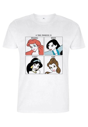 T-shirt bianco con quattro principesse illustrate, caratterizzate da capelli colorati e espressioni facciali, con la scritta "Una vera principessa è Originale, Coraggiosa, Feroce, Gentile."