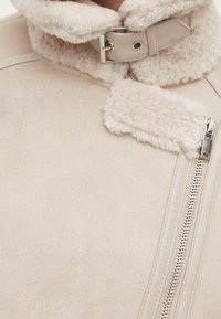 Stradivarius Bunda z umělé kůže - off-white