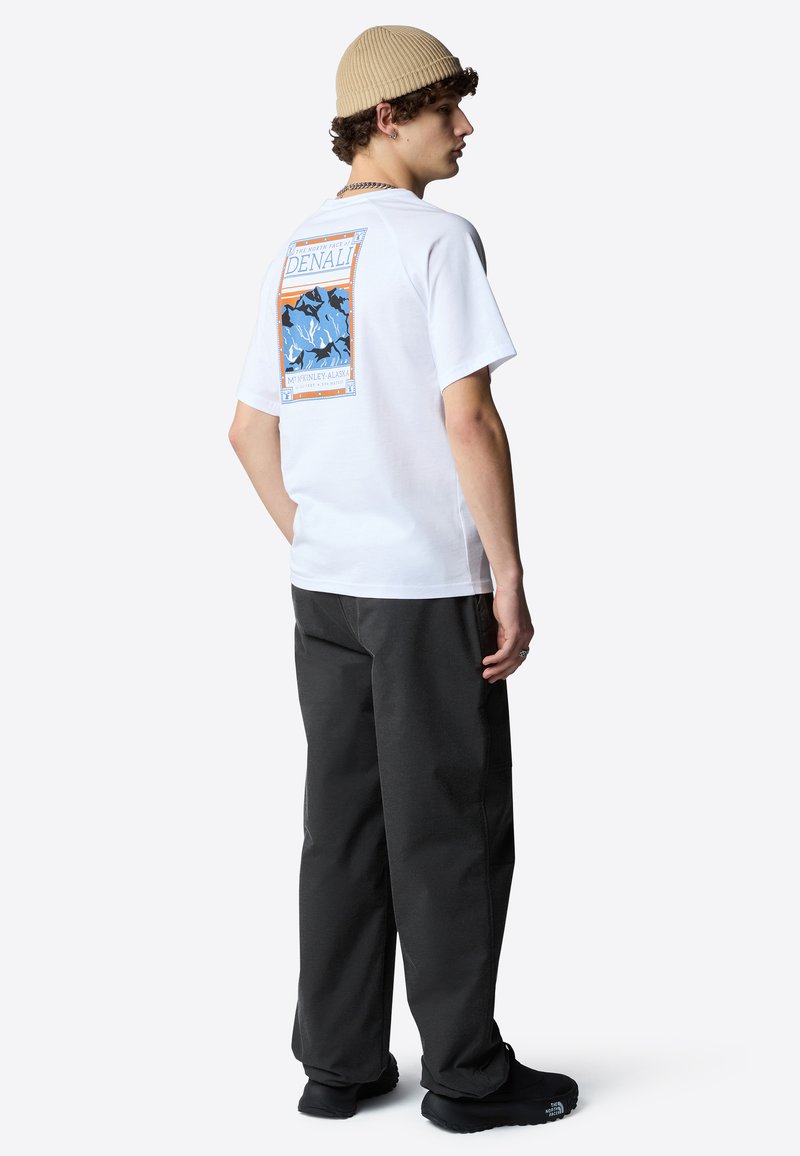The North Face M SS NORTH FACES TEE - Triko s potiskem - tnf white