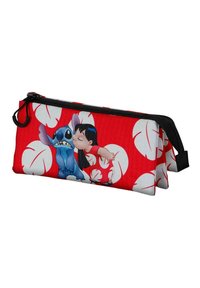 Estuche de lápices de tela roja con cremallera, ilustrado con una niña besando a un personaje azul sobre un patrón de hojas tropicales blancas.