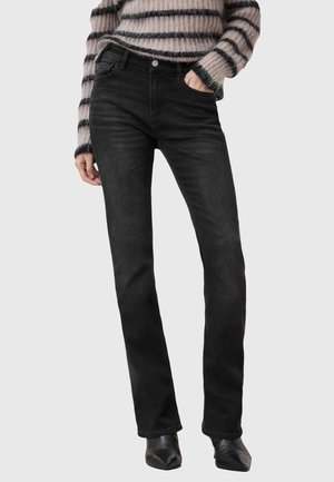 Jeans in denim nero con un design a gamba dritta, tasche frontali e chiusura con bottone. Stile minimalista con una texture sottile.