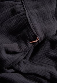 Unausgewählt, black