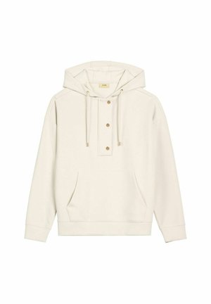 Kremowy pulower z kapturem, z przednią kieszenią typu kangur, regulowanym sznurkiem w kapturze oraz trzema złotymi zatrzaskami na listwie na wysokości klatki piersiowej.