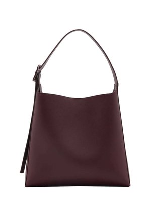Sac à épaule en cuir marron foncé avec une large bandoulière ajustable et un corps rectangulaire simple et lisse.