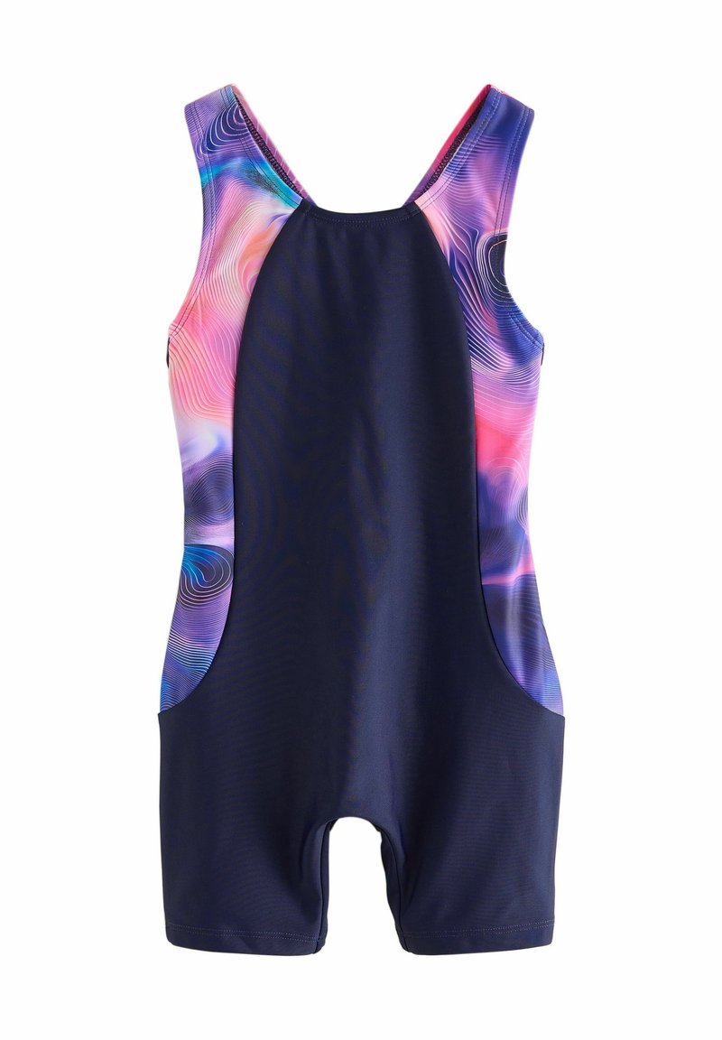 Badeanzug mit einem marineblauen Oberteil und buntem, abstraktem Muster in Tönen von Pink, Lila und Blau. Verfügt über ein ärmelloses Design und kurze Beine.