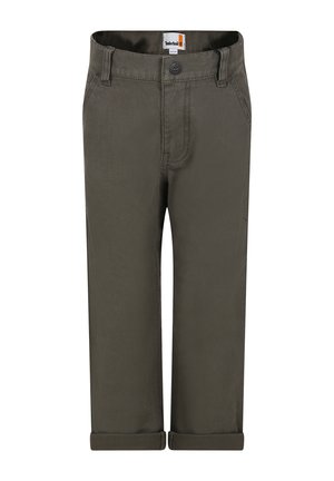 Chinos vert foncé avec une texture lisse, présentant une fermeture à bouton, des manches retroussées et des poches avant. Étiquette visible à la taille.