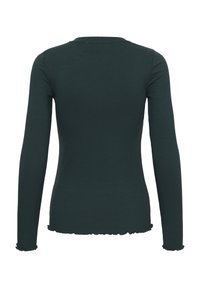 Tmavo zelené rebrované tričko s dlhým rukávom a vlnitými okrajmi na rukávoch a dolnom leme, zobrazené zozadu na bielom pozadí.