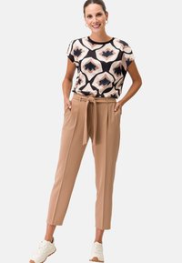 zero Nohavice chinos - golden camel