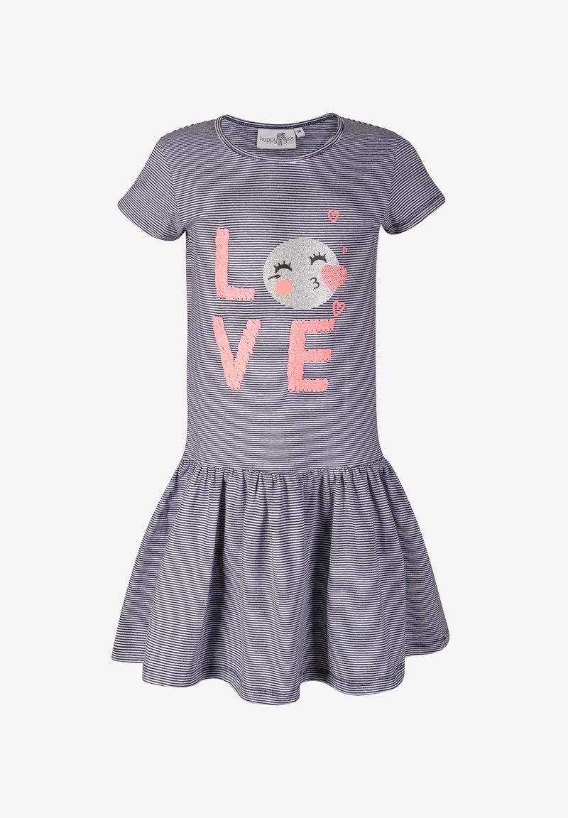 Pruhované šaty s krátkým rukávem a rozšířenou sukní, s růžovými flitrovými písmeny "LOVE" a stříbrnou emoji tváří, která posílá srdíčkovou pusu.