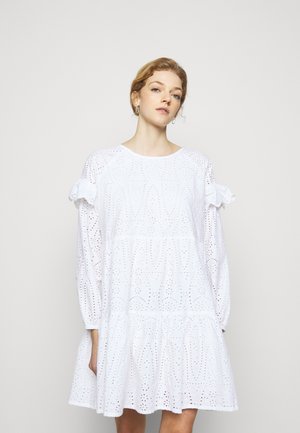 HAZELNUT THINKTWICE - Kjole - white