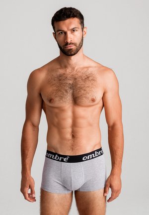Graue Boxershorts mit einem schwarzen Bund, auf dem der Markenname "ombre." zu sehen ist. Das Material wirkt weich; das Design ist enganliegend mit einer glatten Textur.