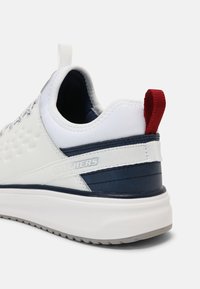 Skechers CROWDER COLTON - Sapatilhas - white/navy