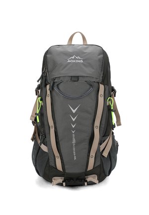 Sac à dos en nylon gris texturé avec des sangles beiges, plusieurs compartiments, poches latérales en mesh et une poignée de transport au dessus.