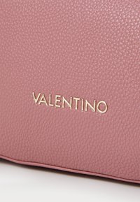 Valentino Bags BRIXTON - Borsa a mano - camelia