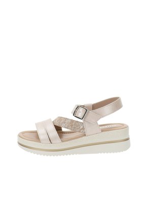 Sandal rosa chiaro con suola a zeppa, caratterizzata da due fasce larghe, una fascia centrale testurizzata e una fibbia regolabile. Materiale sintetico liscio.