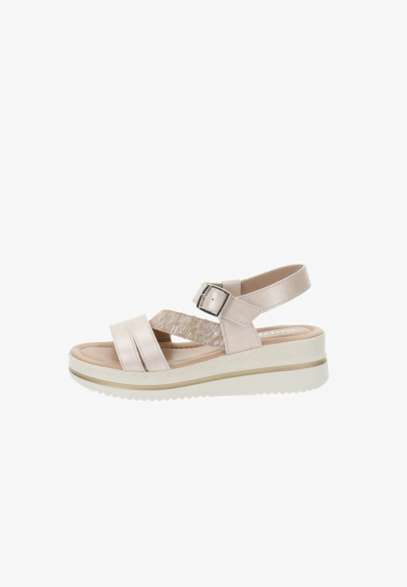 Sandal rosa chiaro con suola a zeppa, caratterizzata da due fasce larghe, una fascia centrale testurizzata e una fibbia regolabile. Materiale sintetico liscio.