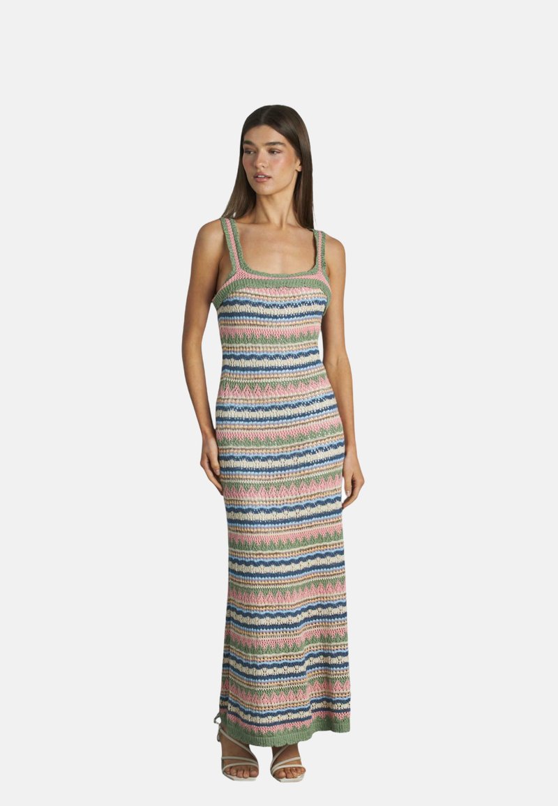 Gehaakte maxi-jurk met vierkante halslijn, voorzien van afwisselende strepen in groen, roze en blauw. Soepele textuur, enkellange design.