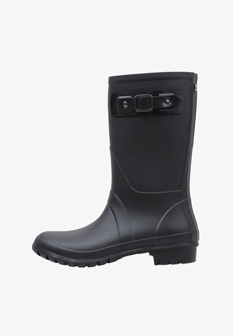 Botte noire en caoutchouc, montante jusqu'au genou, avec une surface texturée, un détail de boucle sur le côté et une semelle robuste crantée pour une meilleure adhérence.