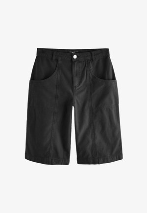 Shorts in denim nero con un design strutturato, dotati di ampie tasche frontali e chiusura a bottoni classica. Le cuciture sono visibili lungo le cuciture.