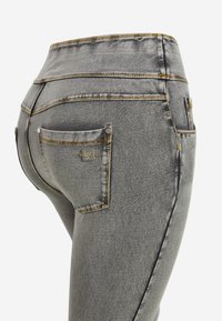 Freddy N.O.W.® YOGA DENIM - Vaqueros pitillo - gray jeans yellow seams