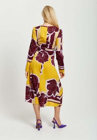 Liquorish GEOMETRIC FLORAL PRINT KNOTTED MIDI - Day dress - multi coloured