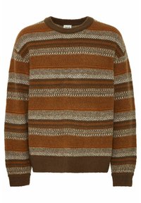 Brązowy i pomarańczowy sweter w geometryczne paski. Wykonany z miękkiego materiału, z okrągłym dekoltem oraz ściągaczami przy mankietach i u dołu.