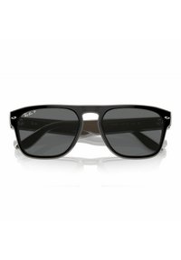 Occhiali da sole neri in plastica con lenti grigie, forma rettangolare, dettagli in argento e il marchio Ray-Ban sulla lente superiore sinistra.