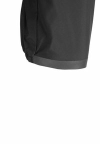 Pantaloni corti neri in tessuto liscio, con un orlo rifinito e un bordo a contrasto sul fondo.
