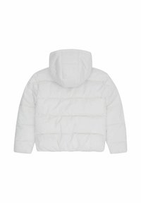 Biała kurtka puchowa z kapturem, z pikowanym wzorem i poziomymi przeszyciami. Między tekstura z lekkim wypełnieniem dla komfortu cieplnego.