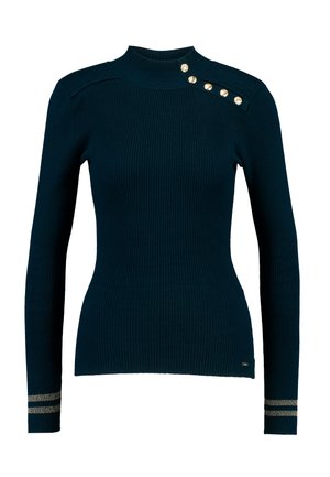 Tummanpetroolinvärinen, ribbineulottu korkeakauluksinen neule, jossa kullansävyiset koristeelliset napit olkapäällä ja raidalliset yksityiskohdat hihansuissa.