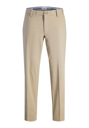 Chinos bege com um design de perna reta, apresentando um fecho de botão e passadores para cinto. Textura suave, sem padrões ou detalhes notáveis.