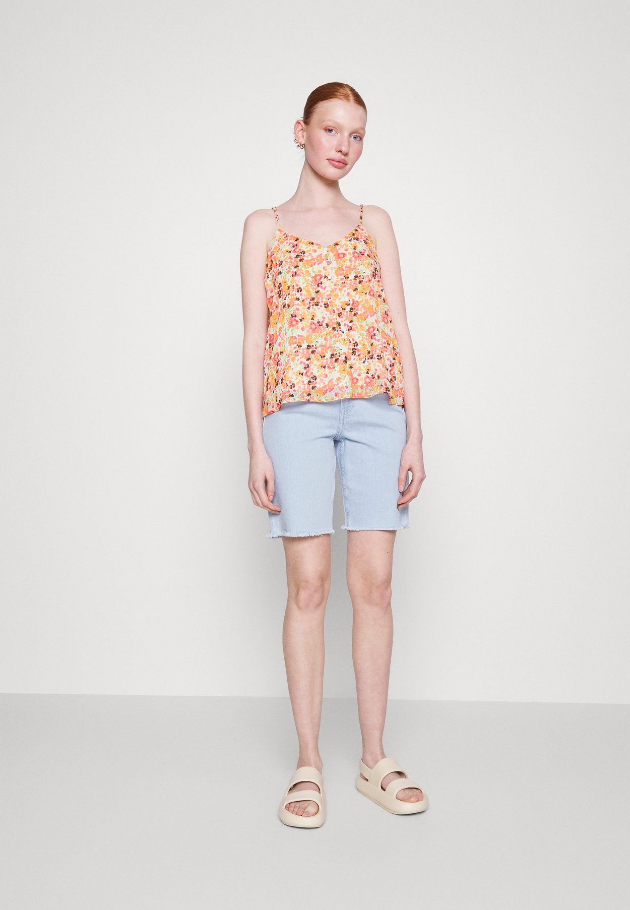 ONLLUCIE BUTTON SINGLET