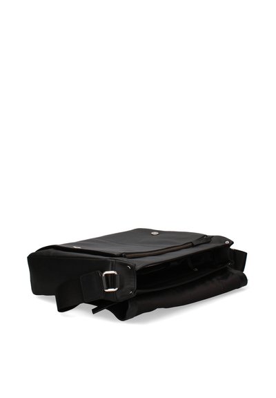 Borsa a tracolla nera in pelle con chiusura zip, tracolla regolabile e texture liscia. Presenta una fibbia argento e diversi scomparti.