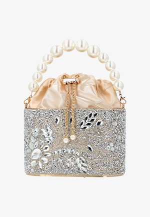 Plic de seară cu modele florale din cristale argintii, partea de sus din satin șampanie, șnur cu lanț auriu și mâner mare cu mărgele de perlă.