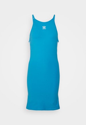 Uska haljina od vibrantnog tirkiznog materijala, s tankim naramenicama i okruglim izrezom, s malim bijelim Adidas logom na prsima.