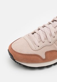 Nike Sportswear Sneakers - light brown