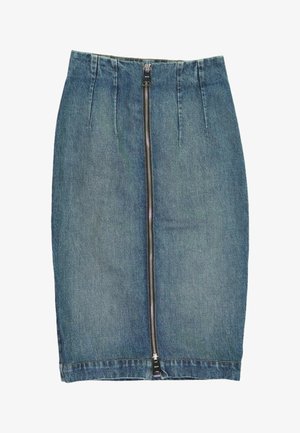 Jupe crayon en denim bleu longueur genou avec une fermeture éclair argentée centrale à l'avant, allant de la taille à l'ourlet.