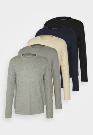 Ensemble de cinq t-shirts à manches longues en gris clair, beige, bleu marine, noir et gris foncé. Fabriqués en coton mélangé doux avec des encolures rondes.