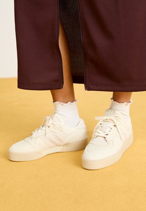 Baskets basses - off-white