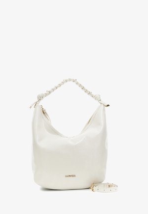 Bolso de mano de cuero blanco con asa trenzada, cremallera dorada, logo de la marca y correa desmontable sobre fondo blanco.