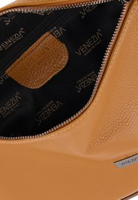 VENEZIA BAG - Umhängetasche - bronze